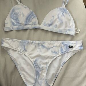 NWOT Hollister Bikini size XL   Never worn been sitting in a drawer